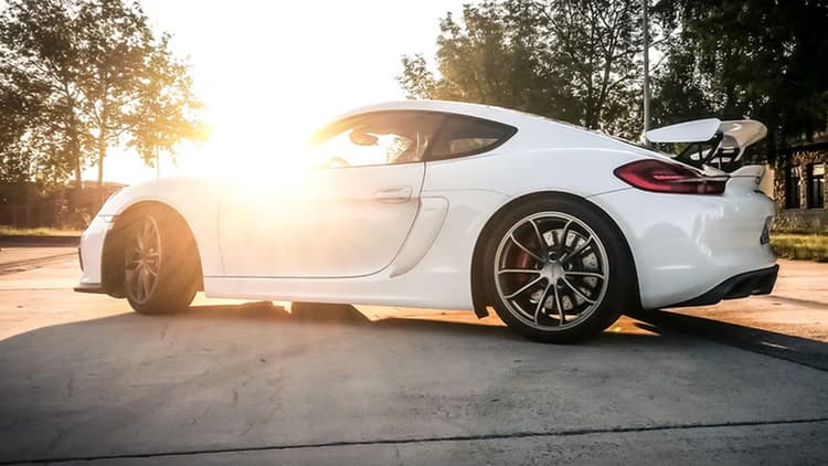 Porsche Cayman GT4